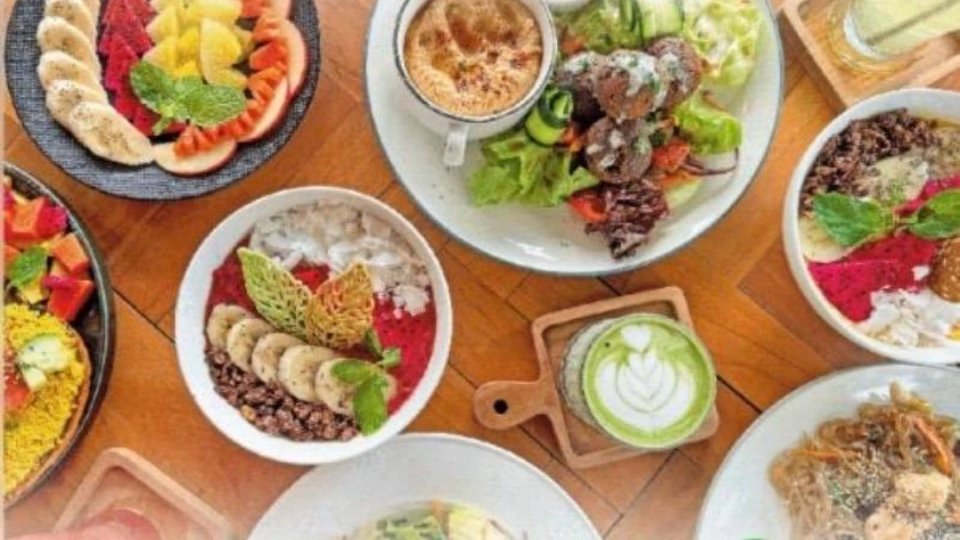 Hidangan menu organik di Slavic Roots Cafe & Eatery, Berawa Canggu, Bali